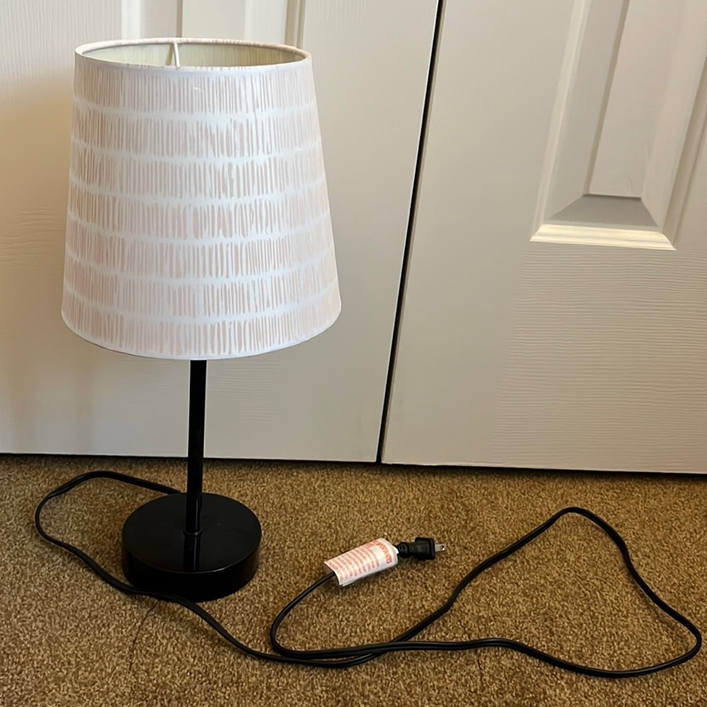 Lightly used Lamp, replaceable shade